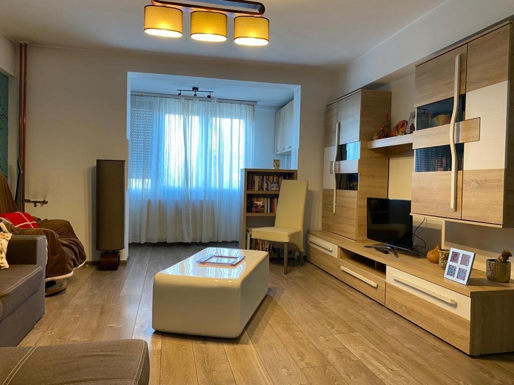 Central Cosy Apart Oradea Lägenhet Exteriör bild