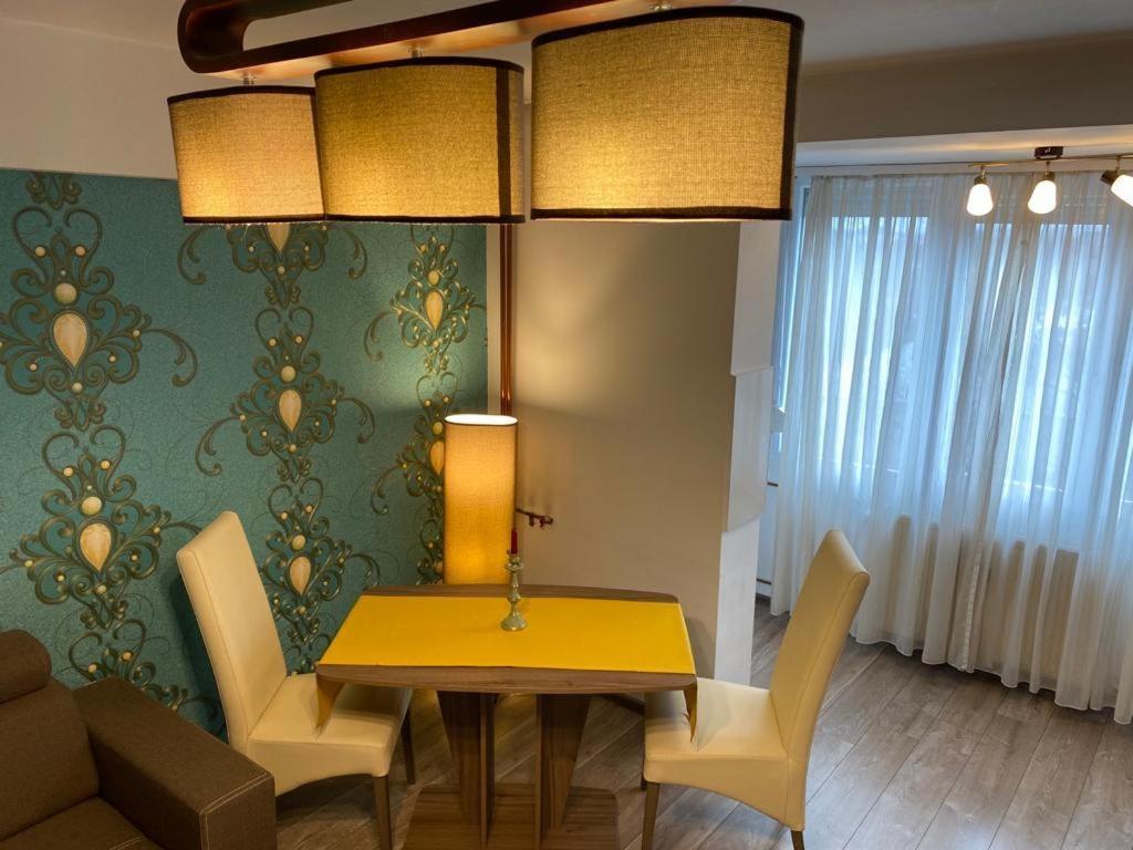 Central Cosy Apart Oradea Lägenhet Exteriör bild