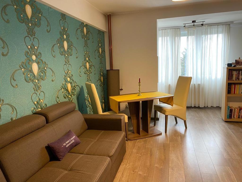 Central Cosy Apart Oradea Lägenhet Exteriör bild