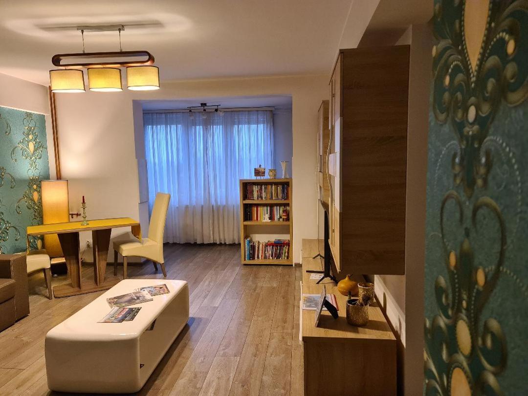 Central Cosy Apart Oradea Lägenhet Exteriör bild