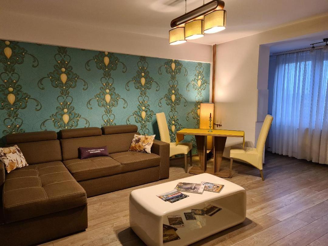 Central Cosy Apart Oradea Lägenhet Exteriör bild